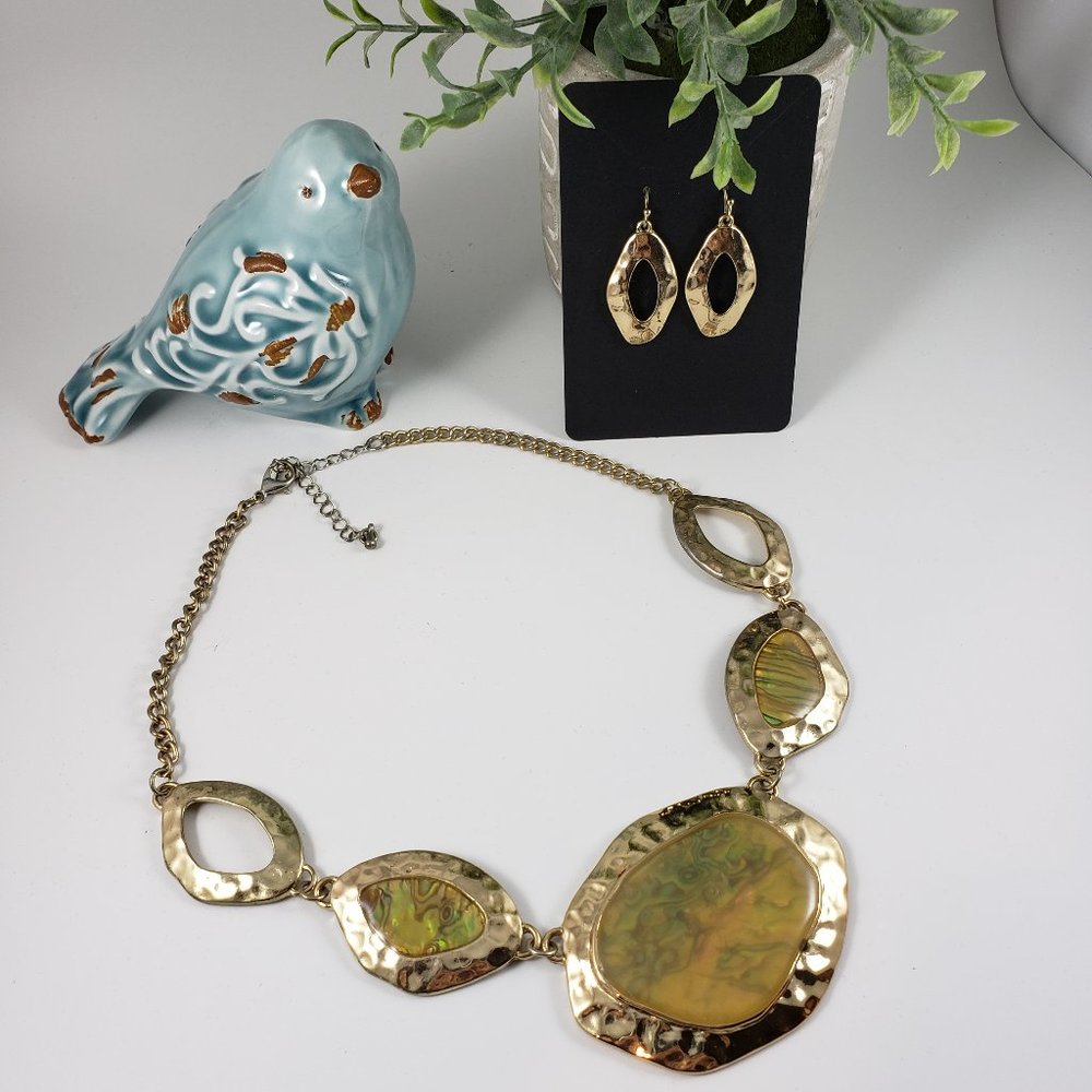 IRIDESCENT INSET GOLDTONE SETTING NECKLACE